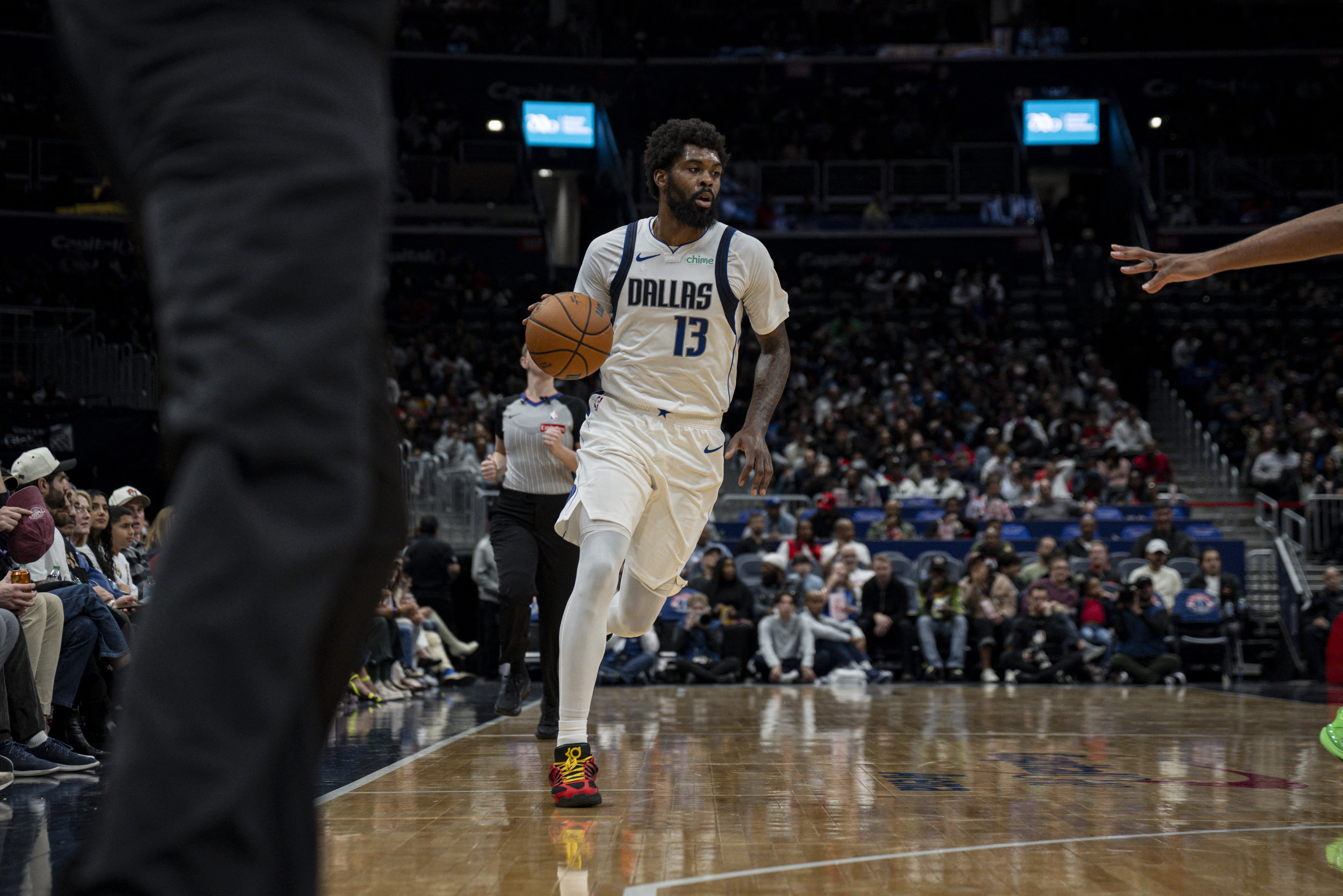 开云APP-马绍尔谈浓眉受伤：为他祈祷 现在是下一个人顶上心态继续战斗