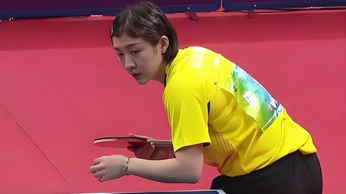 kaiyun-《全民学乒乓发球篇》第6集：正手奔下旋发球动作要领|长球|手腕|技巧|对手|速度_新浪体育_新浪新闻