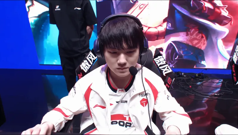 开云下载-TES对战WE首局第2分钟，比赛进入暂停（现已恢复）